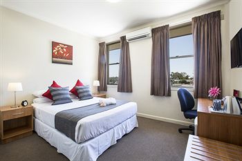 Pritchards Hotel - Accommodation Noosa 7