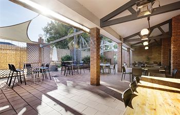 Parkway Hotel - Accommodation Noosa 1