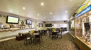 Parkway Hotel - Accommodation Noosa 2