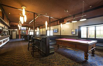 Parkway Hotel - Accommodation Noosa 7