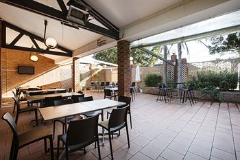 Parkway Hotel - Accommodation Noosa 9