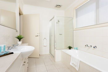 Apartments @ Kew Walpole Gardens - Kew Serviced Townhouses - Accommodation Noosa 1