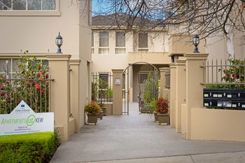 Apartments @ Kew Walpole Gardens - Kew Serviced Townhouses - Accommodation Noosa 2