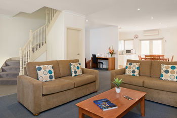 Apartments @ Kew Walpole Gardens - Kew Serviced Townhouses - Accommodation Noosa 4