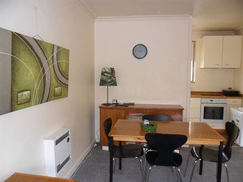 Australian Home Away @ Richmond - Accommodation Noosa 2