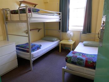 Eva's Backpackers - Accommodation Noosa 5