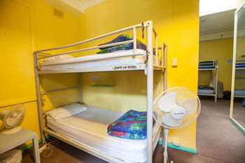 Eva's Backpackers - Accommodation Noosa 8