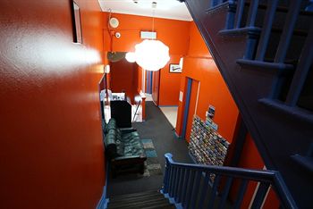 Central Perk Lodge - Accommodation Noosa 1
