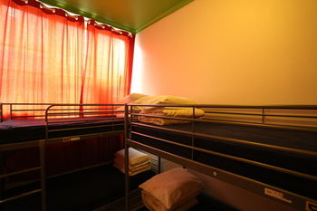Central Perk Lodge - Accommodation Noosa 5