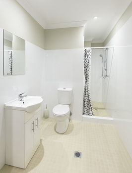 Sydney Student Living - Hostel - Accommodation Noosa 1
