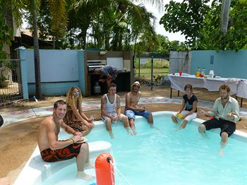 Palm Court Budget Motel Hostel/Backpackers - Accommodation Noosa 10