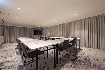 Brady Hotels - Accommodation Noosa 2
