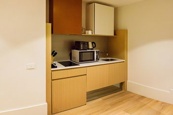 Brady Hotels - Accommodation Noosa 9