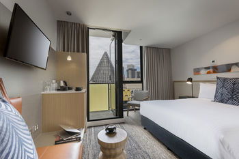 Brady Hotels - Accommodation Noosa 29