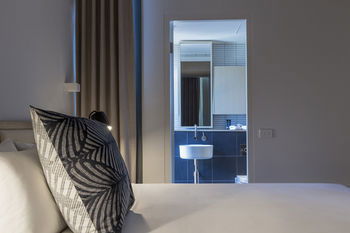 Brady Hotels - Accommodation Noosa 32