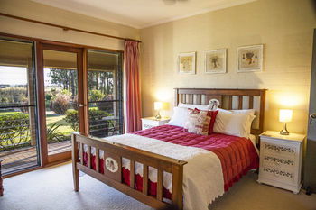 Burncroft Guest House - Accommodation Noosa 7