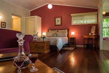 The Falls Montville - Accommodation Noosa 6