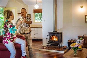 The Falls Montville - Accommodation Noosa 7