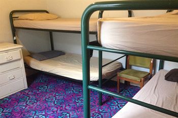 Oslo Hotel - Hostel - Accommodation Noosa 3