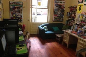 Oslo Hotel - Hostel - Accommodation Noosa 5