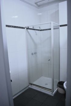 Oslo Hotel - Hostel - Accommodation Noosa 16