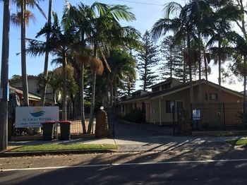 El Lago Waters Tourist Park - Accommodation Noosa 0