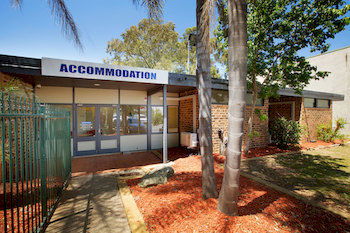 High Flyer Hotel - Accommodation Noosa 2