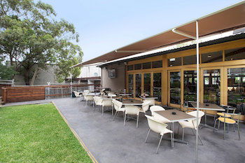 High Flyer Hotel - Accommodation Noosa 3