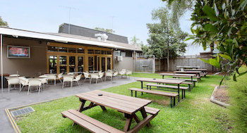 High Flyer Hotel - Accommodation Noosa 4