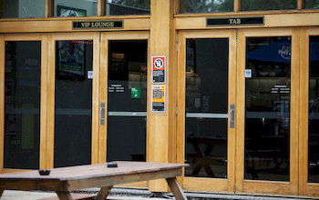 High Flyer Hotel - Accommodation Noosa 6
