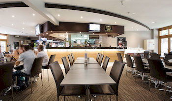 High Flyer Hotel - Accommodation Noosa 10