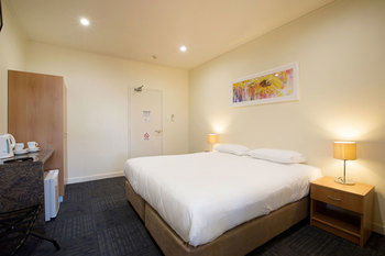 High Flyer Hotel - Accommodation Noosa 17