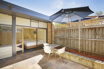 High Flyer Hotel - Accommodation Noosa 20