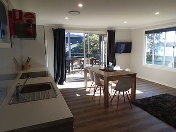 Dungowan Waterfront Apartments - Accommodation Noosa 235