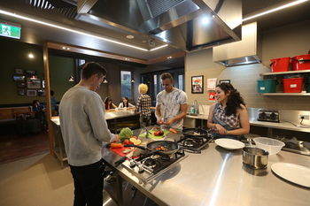 Melbourne Central YHA - Hostel - Accommodation Noosa 13