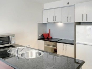 Plum Collins Street Serviced Apartments - Accommodation Noosa 2