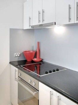 Plum Collins Street Serviced Apartments - Accommodation Noosa 11