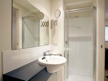 Plum Carlton Serviced Apartments - Accommodation Noosa 1