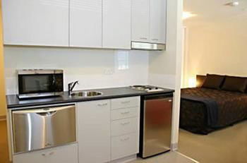 Plum Carlton Serviced Apartments - Accommodation Noosa 2