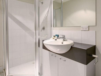 Plum Carlton Serviced Apartments - Accommodation Noosa 9