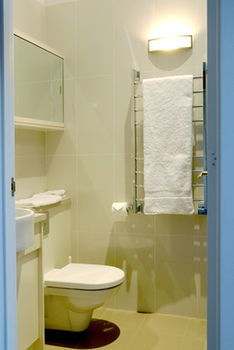By The Beach B&B And Apartments - Accommodation Noosa 6