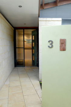 By The Beach B&B And Apartments - Accommodation Noosa 7