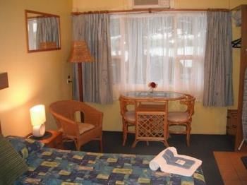 Black Swan Waterfront Motel - Accommodation Noosa 0