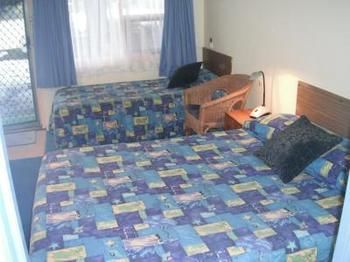 Black Swan Waterfront Motel - Accommodation Noosa 1