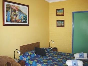Black Swan Waterfront Motel - Accommodation Noosa 5