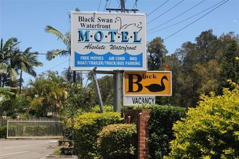 Black Swan Waterfront Motel - Accommodation Noosa 6
