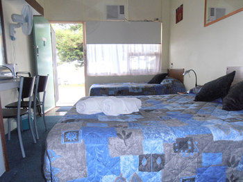 Black Swan Waterfront Motel - Accommodation Noosa 7