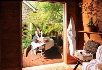 Mary Card's Coach House - Accommodation Noosa 2