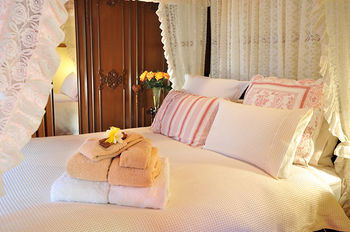 Mary Card's Coach House - Accommodation Noosa 7