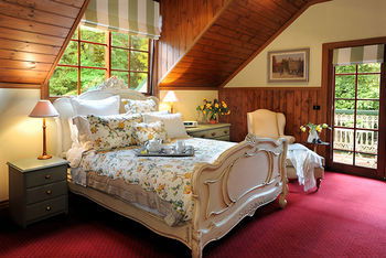 Mary Card's Coach House - Accommodation Noosa 8